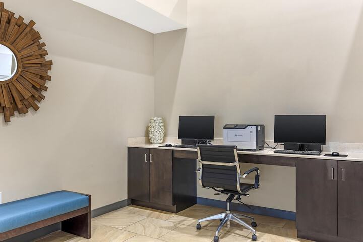 Business Center 57 of 59