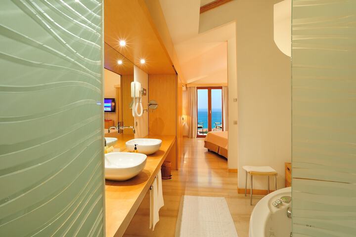 Room 21 of 249