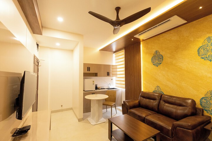 Room 3 of 12
