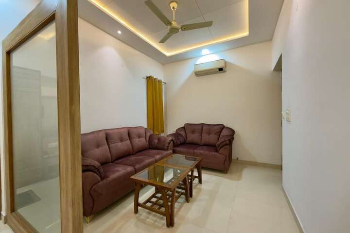 Room 5 of 12