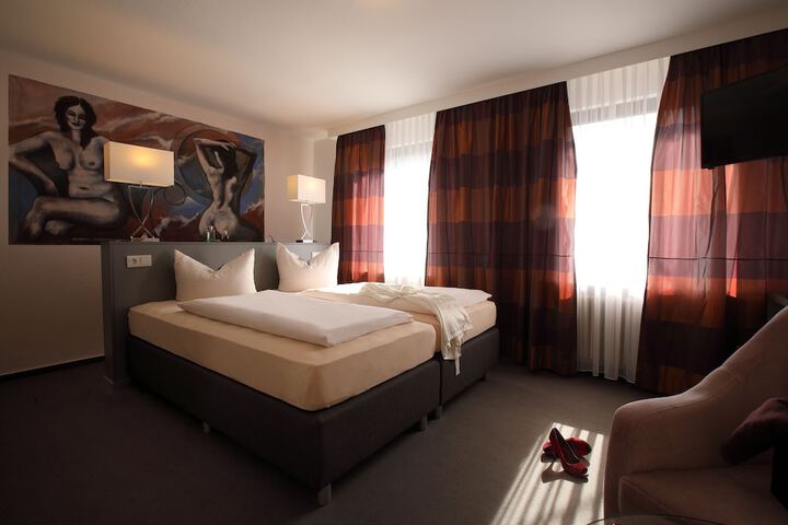 Room 8 of 52