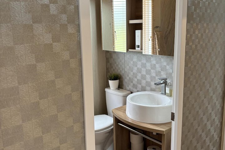 Room 10 of 19