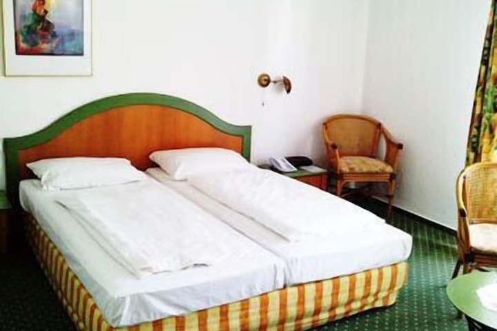 Room 3 of 7