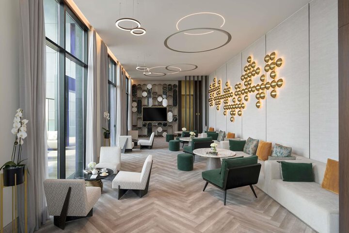 Lounge 111 of 145