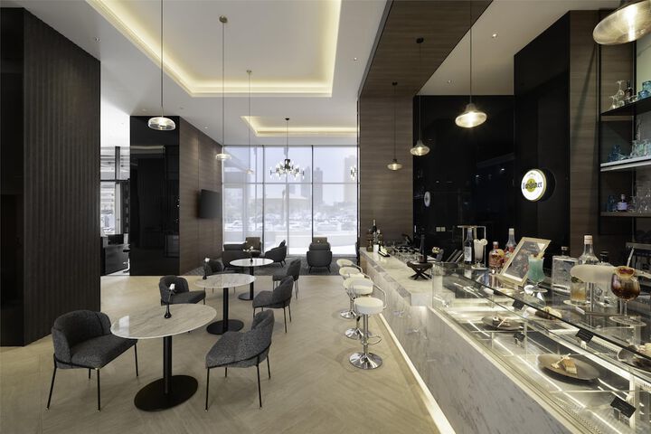 Lounge 71 of 120