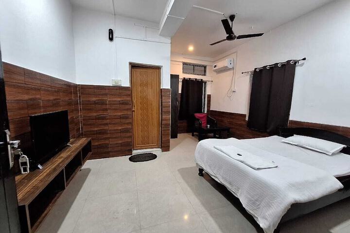 Room 3 of 8