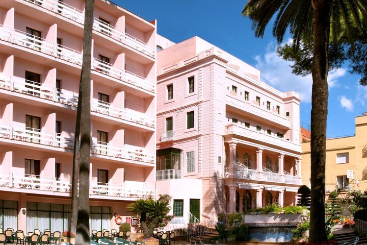 Hotel 50 of 52