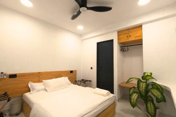Room 2 of 8