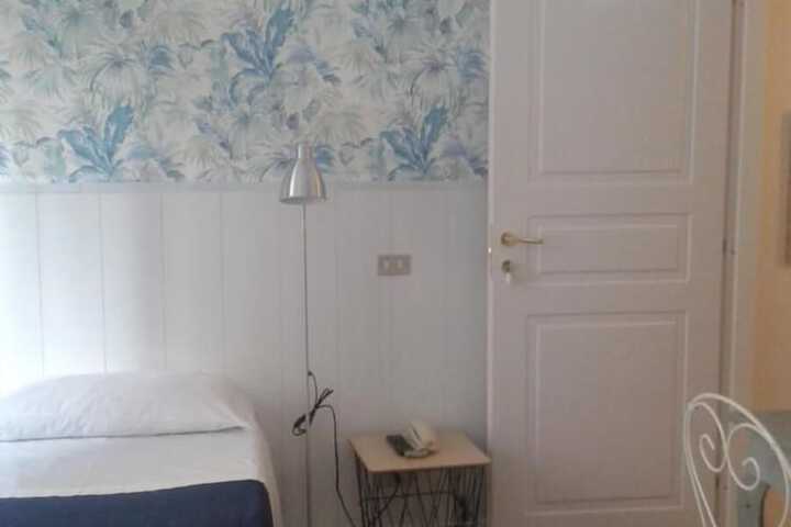 Room 18 of 37