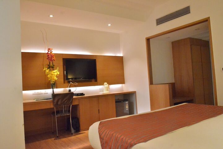 Room 6 of 38