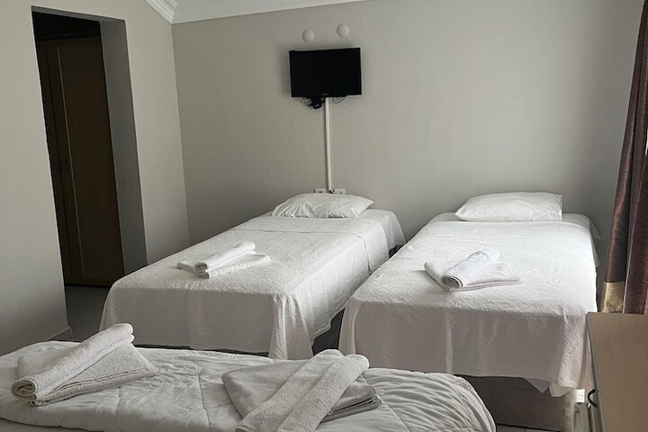 Room 10 of 16