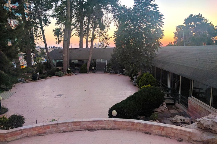 Property Grounds 32 of 41