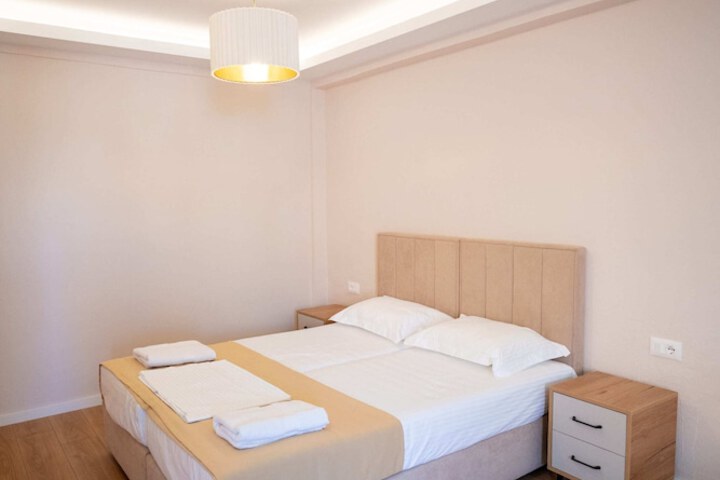 Room 7 of 32