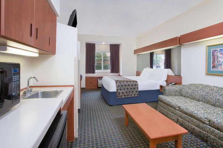 1 Queen Bed (8 of 27)