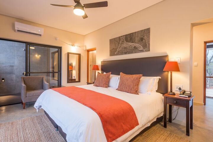 Room 4 of 68