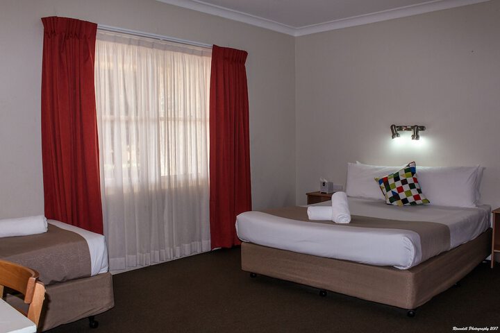 Room 11 of 33