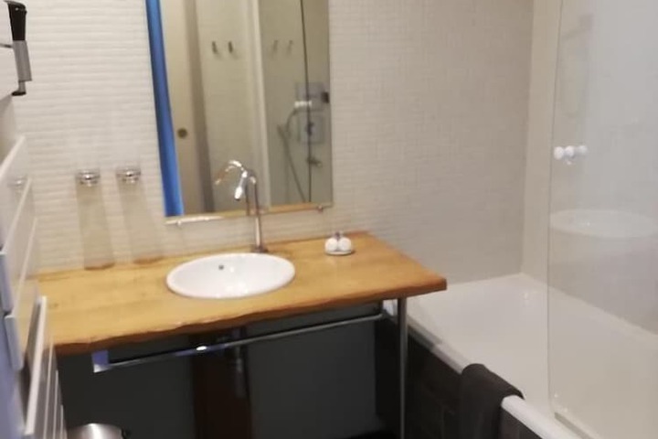 Room 10 of 26