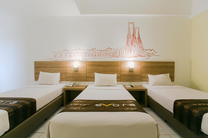 Room 12 of 33