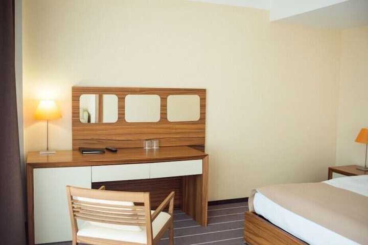 Room 16 of 34