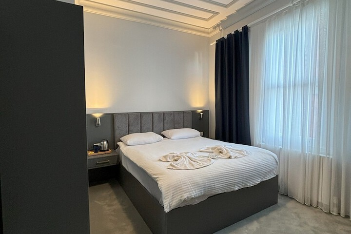 Room 6 of 29