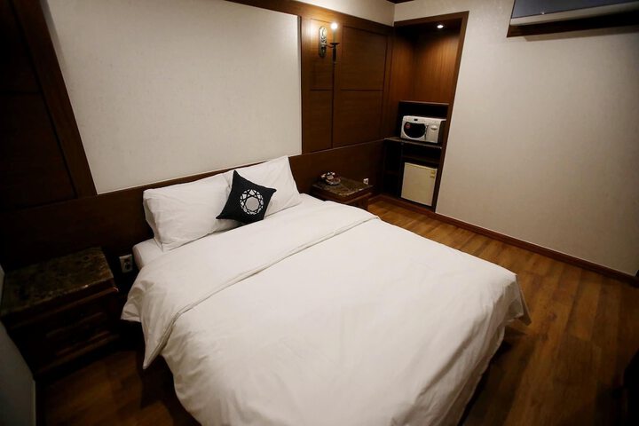 Room 5 of 60