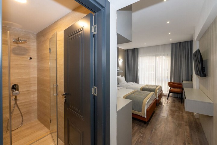 Room 43 of 74
