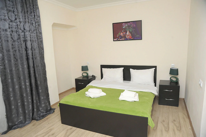Room 5 of 9