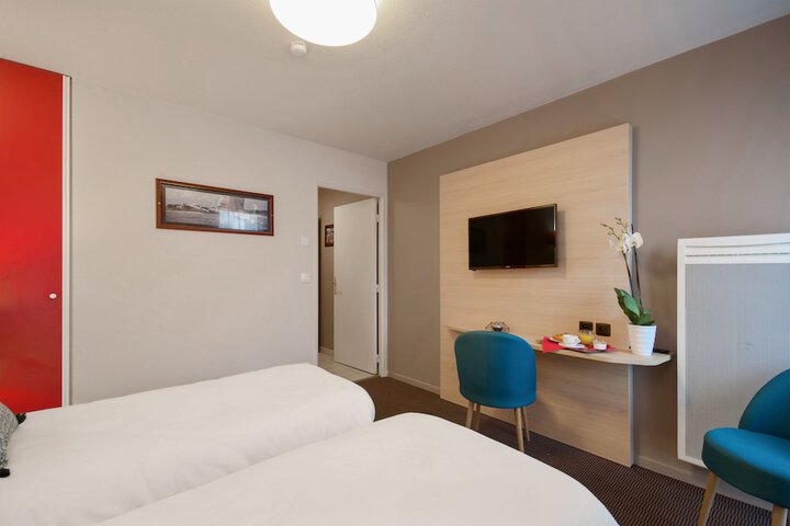 Room 11 of 41