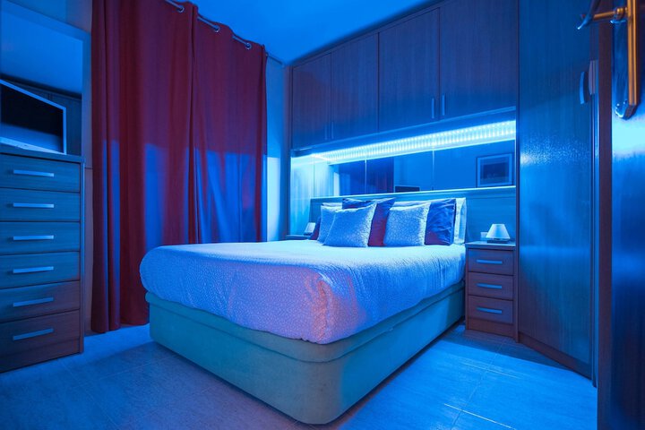 Room 4 of 16