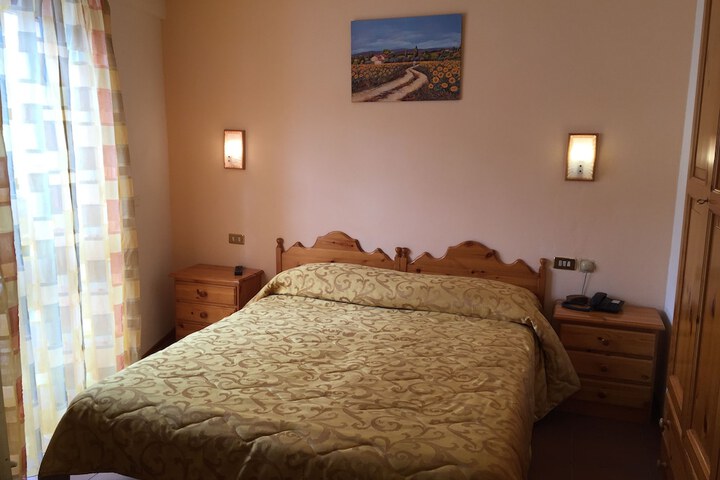 Room 6 of 32