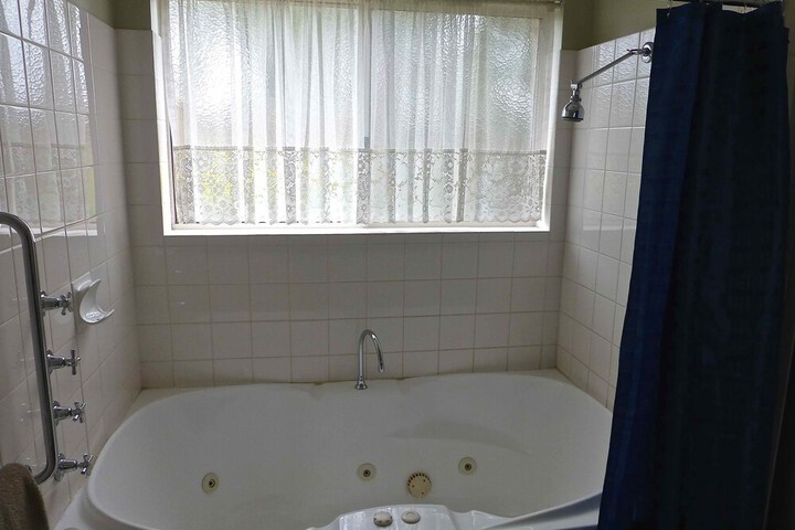 Hot Tub 48 of 63