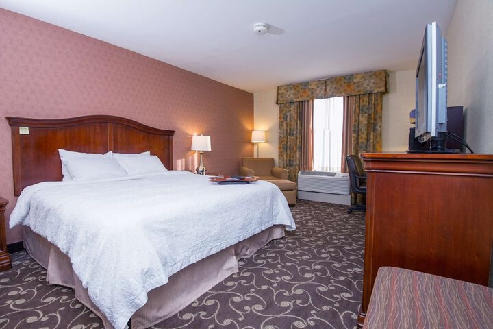 1 King Bed (8 of 12)