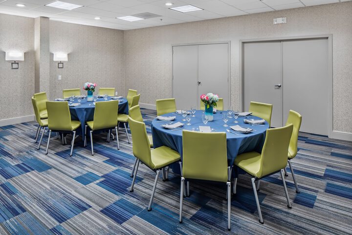 Ballroom/Hall 24 of 28