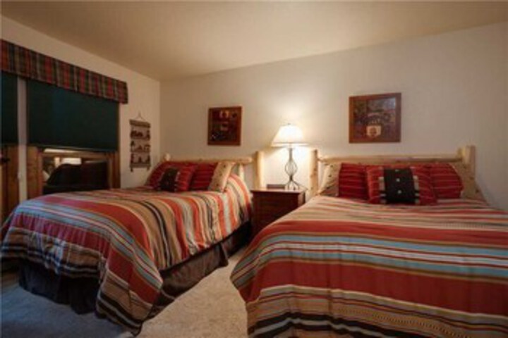 Room 9 of 23