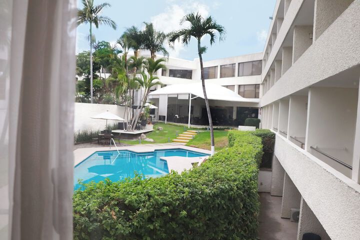 Pool 51 of 78