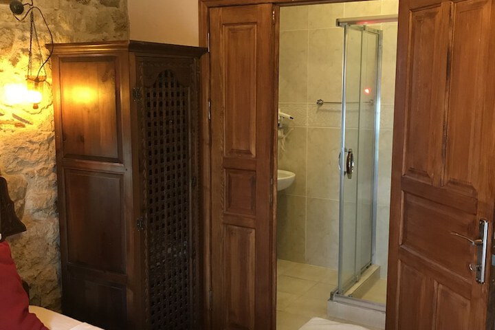 Room 30 of 90