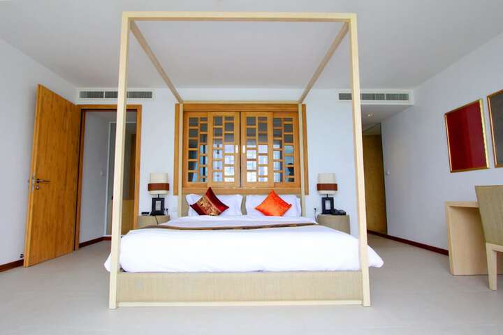 Room 4 of 144