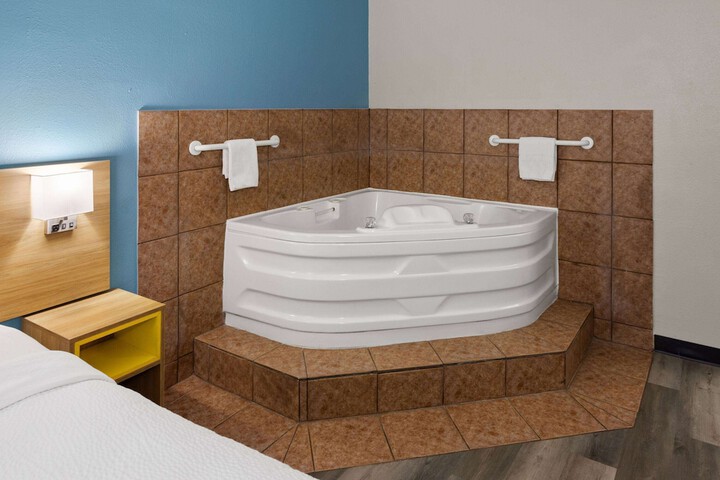 Jetted tub