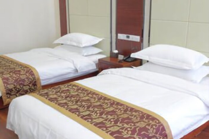 Room 4 of 6