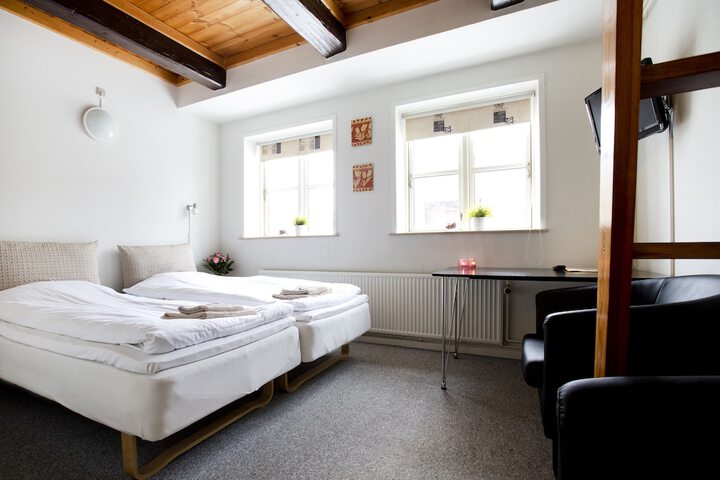 Room 9 of 29
