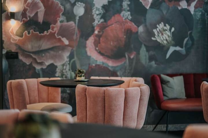 Lounge 90 of 115