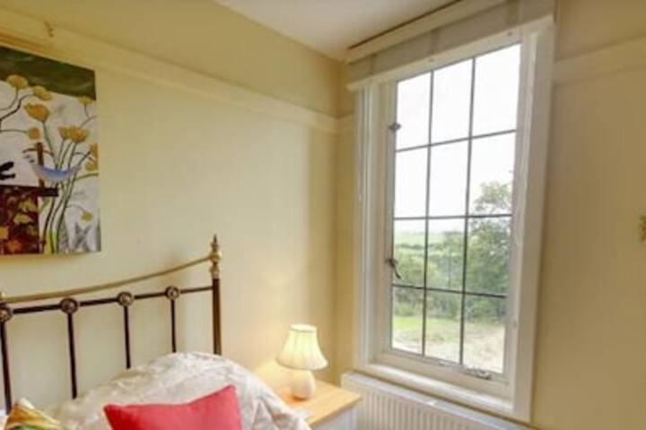 Room 7 of 19