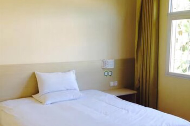 Room 4 of 6