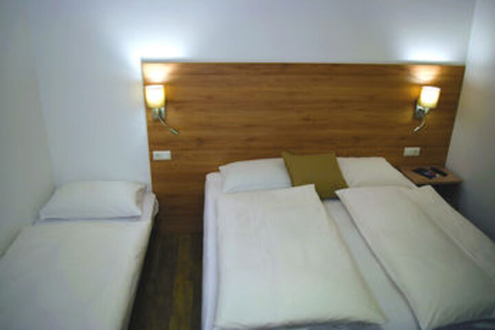 Room 81 of 136