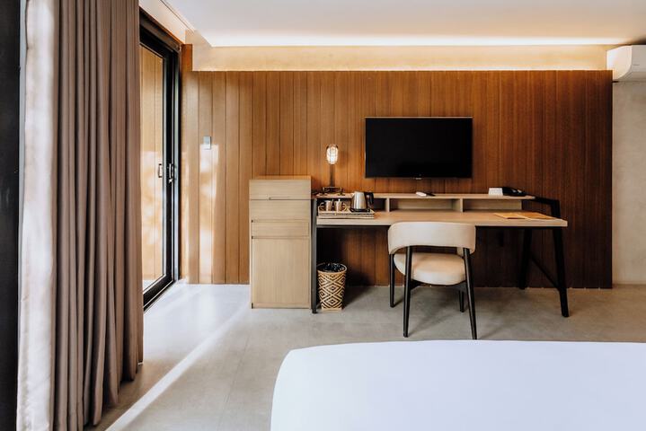 Room 33 of 104