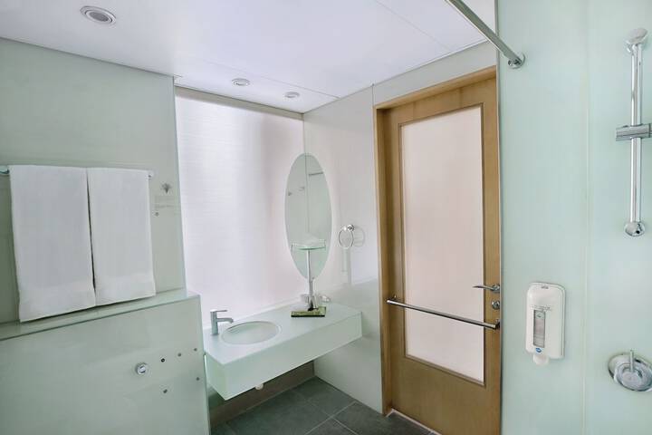Room 6 of 36