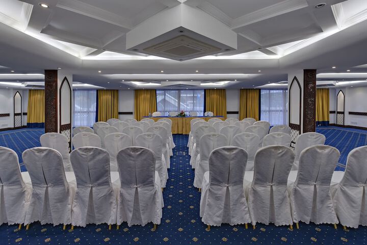 Ballroom/Hall 92 of 110