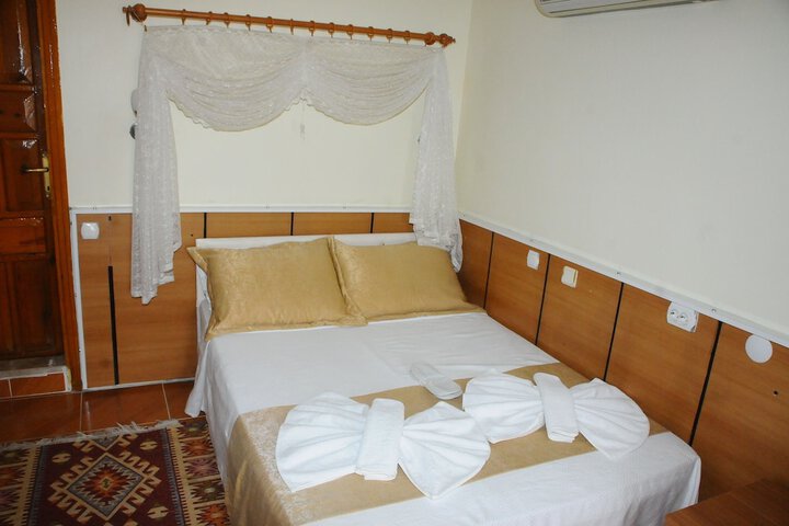 Room 6 of 66