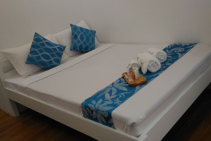 Room 4 of 80