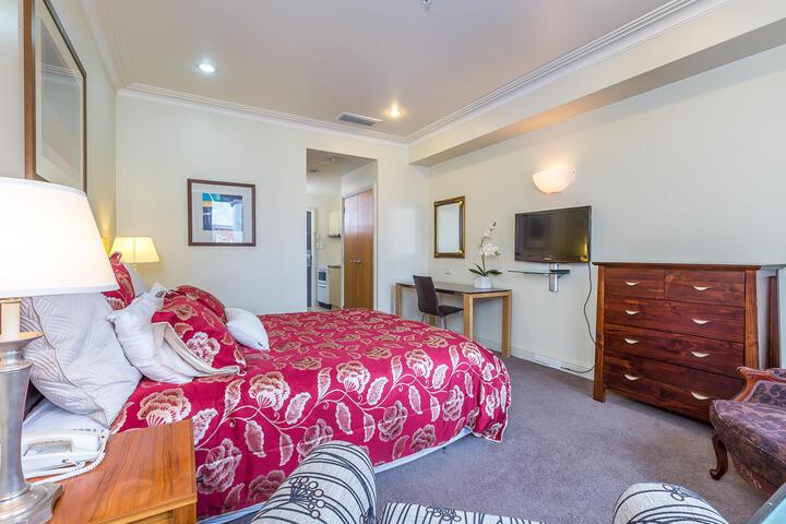 Room 1 of 5
